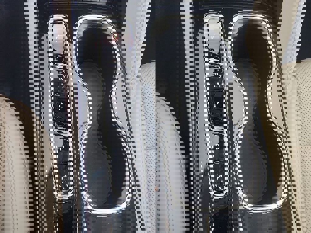 Certified 2021 Buick Envision Essence w/ Technology Package I image 16