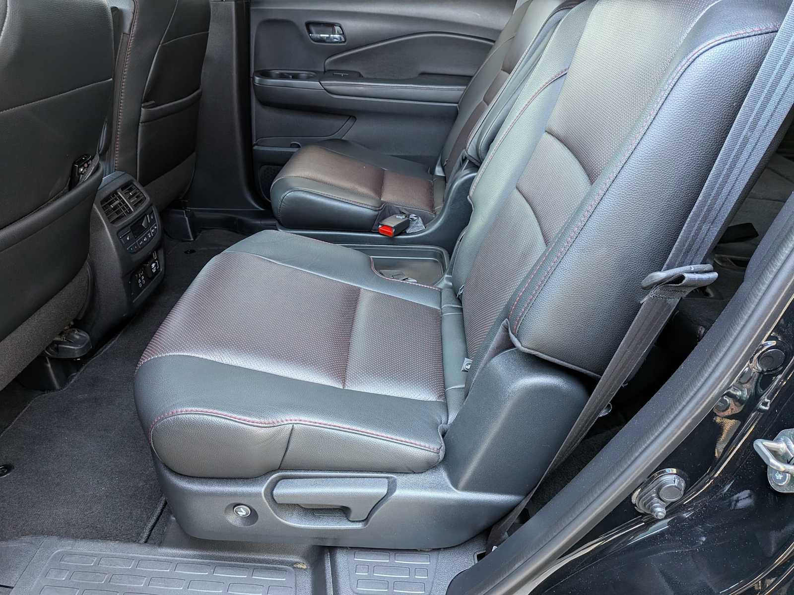 Used 2020 Honda Pilot Black Edition image 18