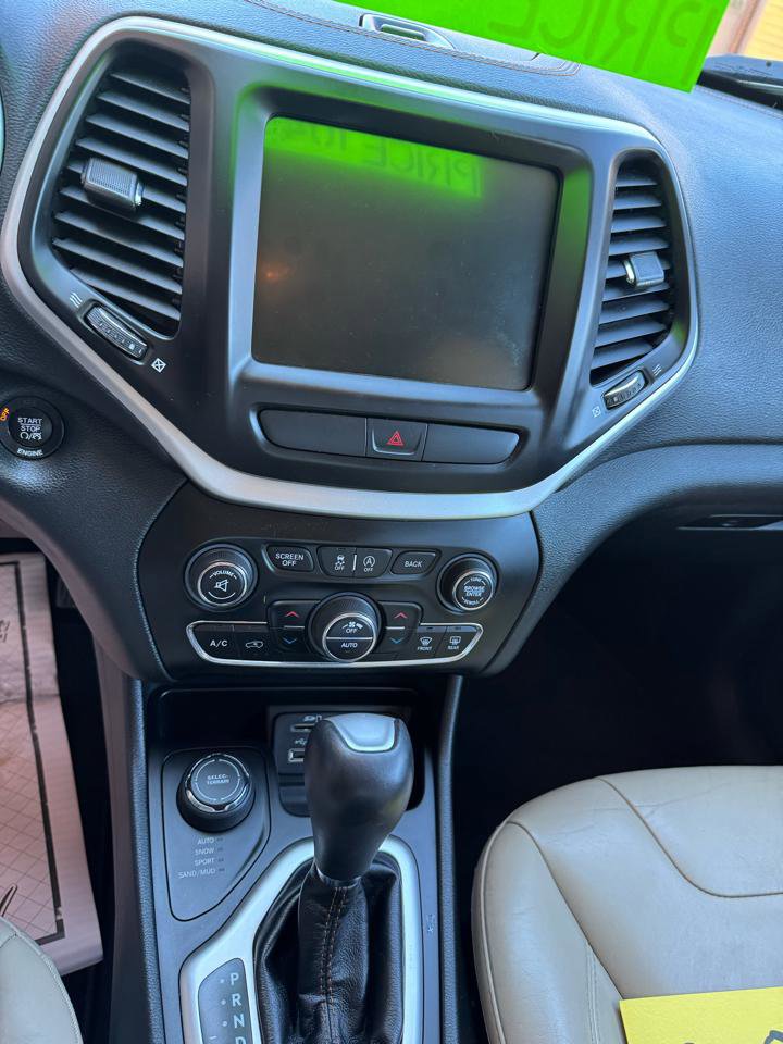 Used 2016 Jeep Cherokee Limited image 10