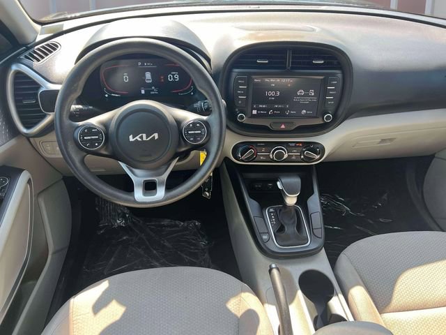 Used 2023 Kia Soul LX w/ LX Technology Package FWD image 12
