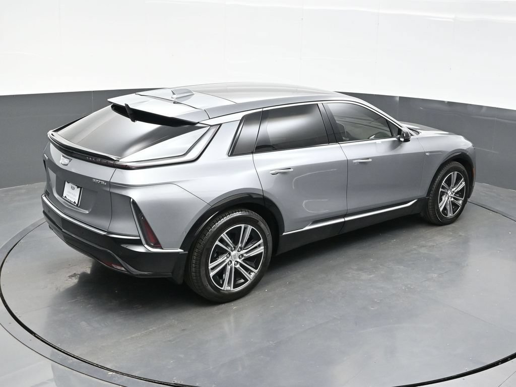 Certified 2024 Cadillac Lyriq Luxury AWD/4WD image 37