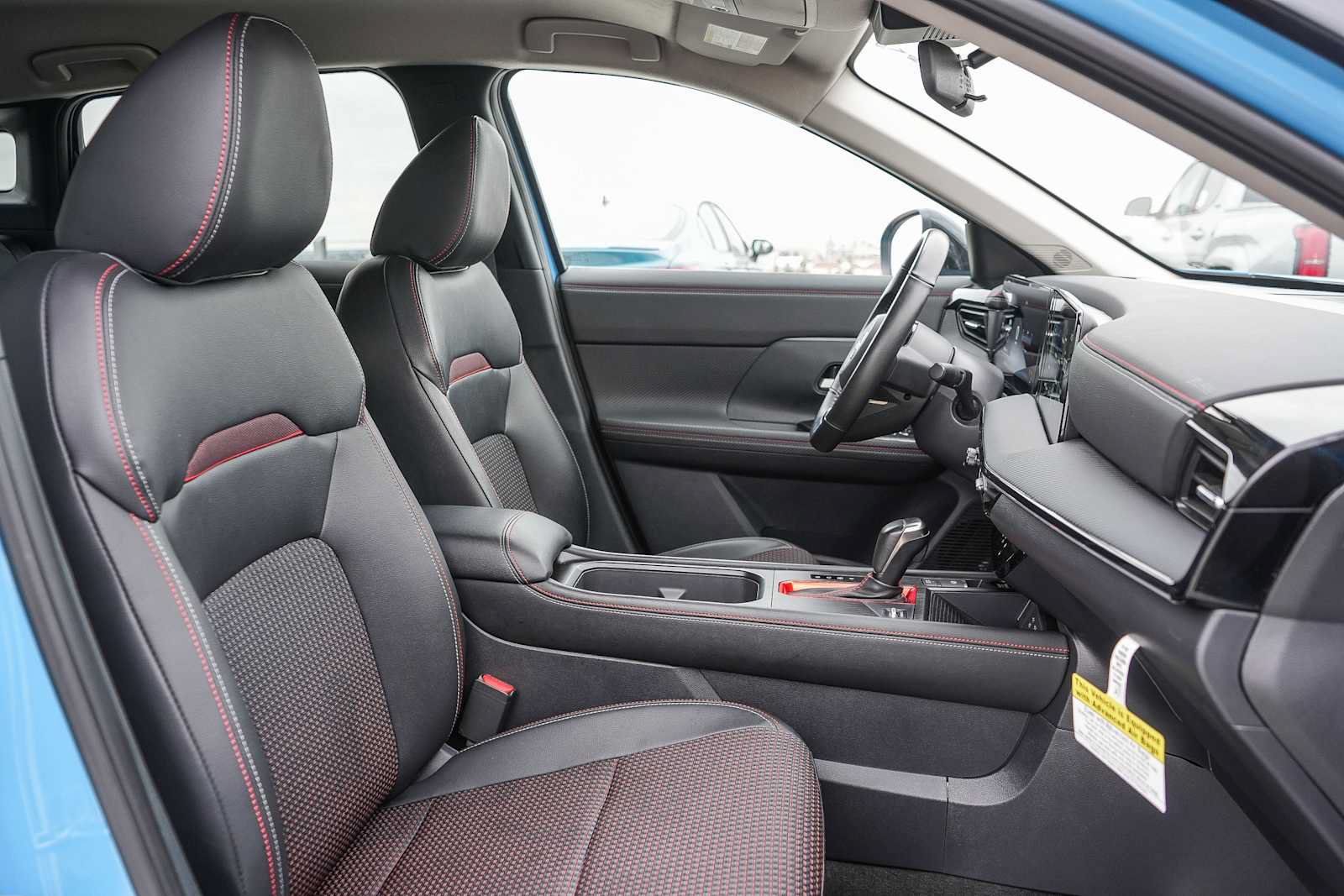 Used 2025 Nissan Kicks SR FWD image 16