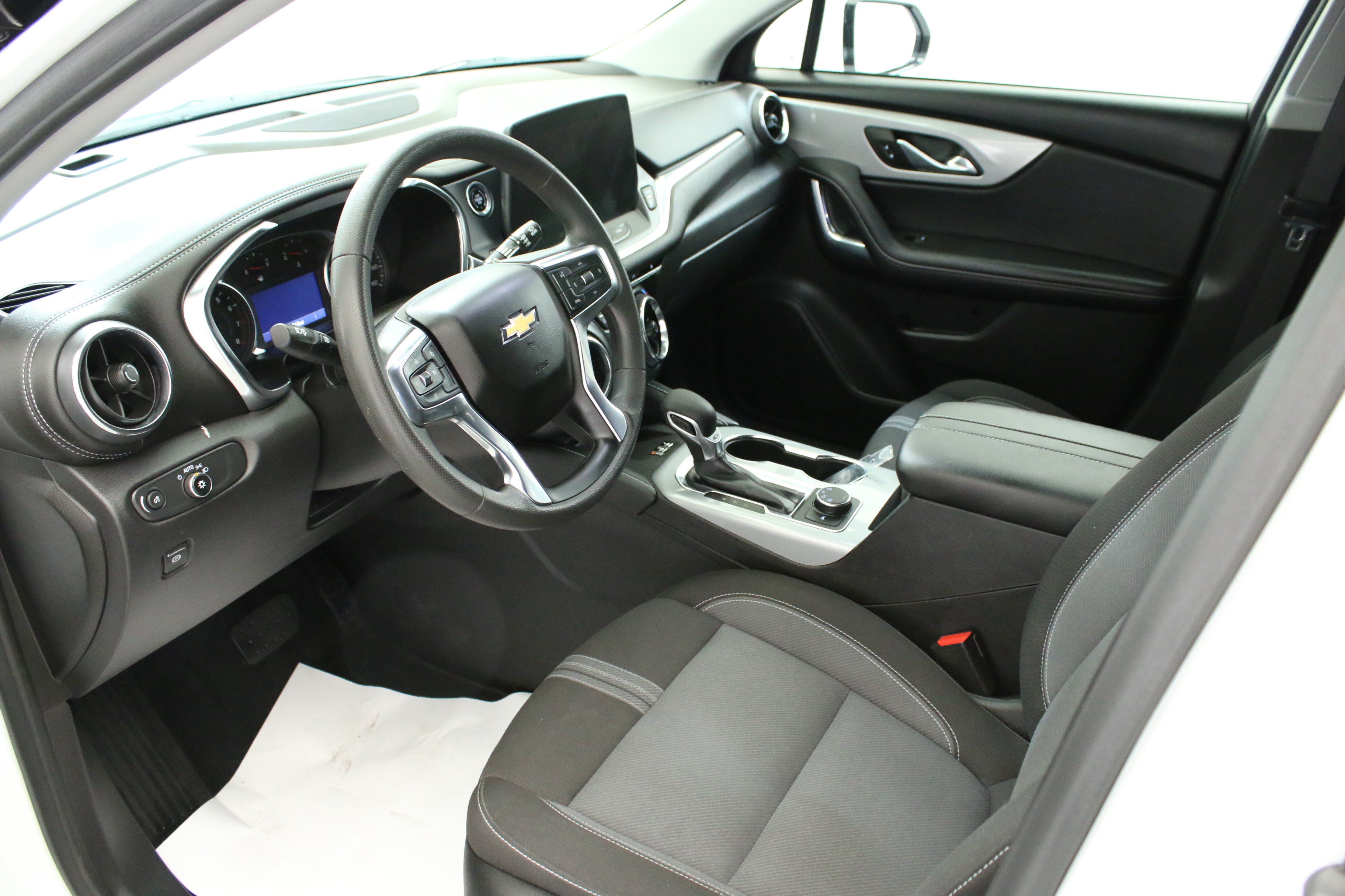 Used 2024 Chevrolet Blazer LT w/ Convenience Package AWD/4WD image 11