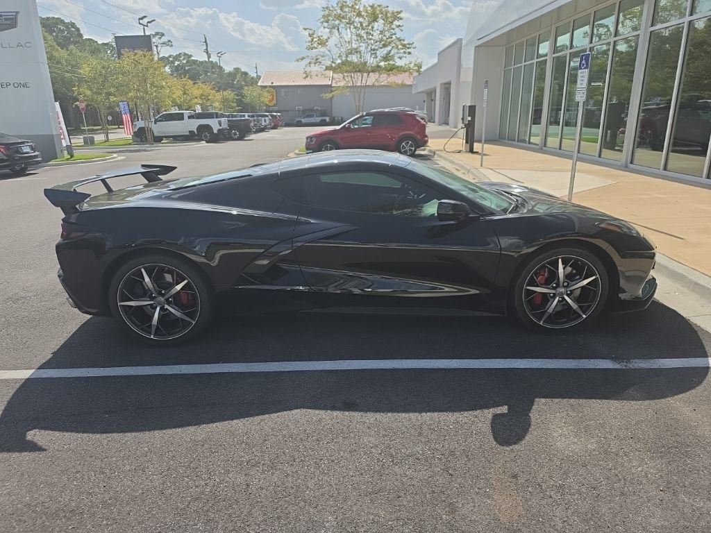 Used 2022 Chevrolet Corvette Stingray Premium Cpe w/ Z51 Performance Package RWD image 3