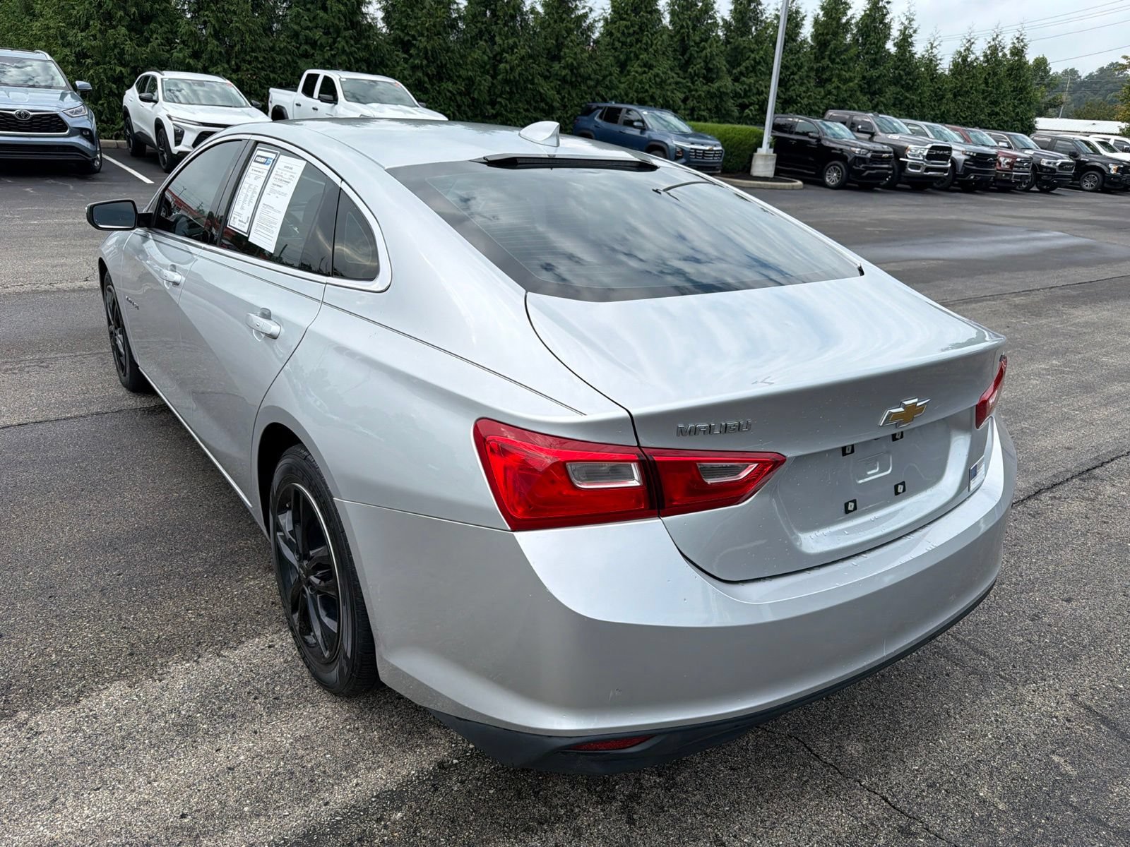 Used 2017 Chevrolet Malibu LT FWD image 3