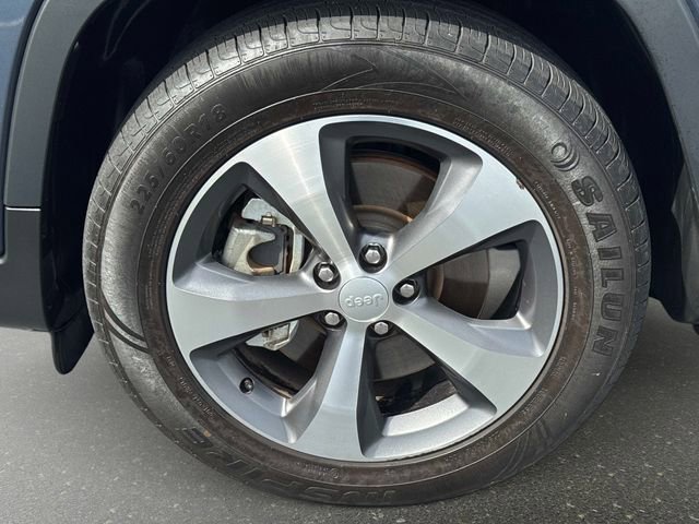 Used 2021 Jeep Cherokee Limited image 10