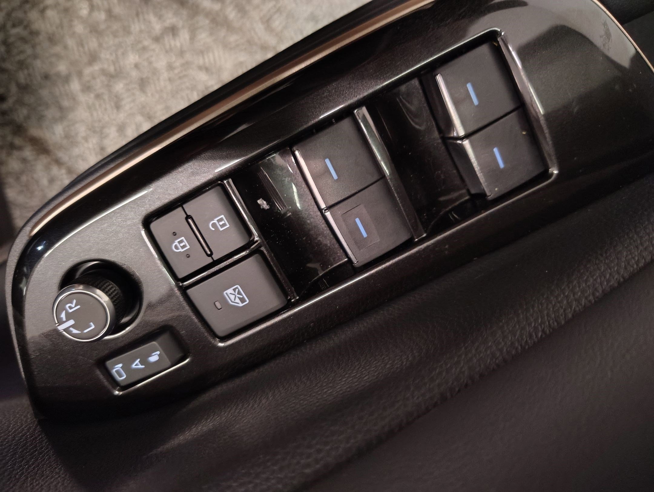 Used 2026 Toyota Crown XLE image 13