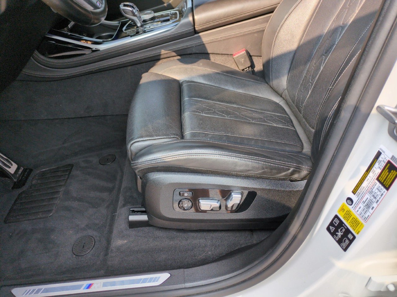 Used 2019 BMW X7 xDrive50i w/ M Sport Package AWD/4WD image 14
