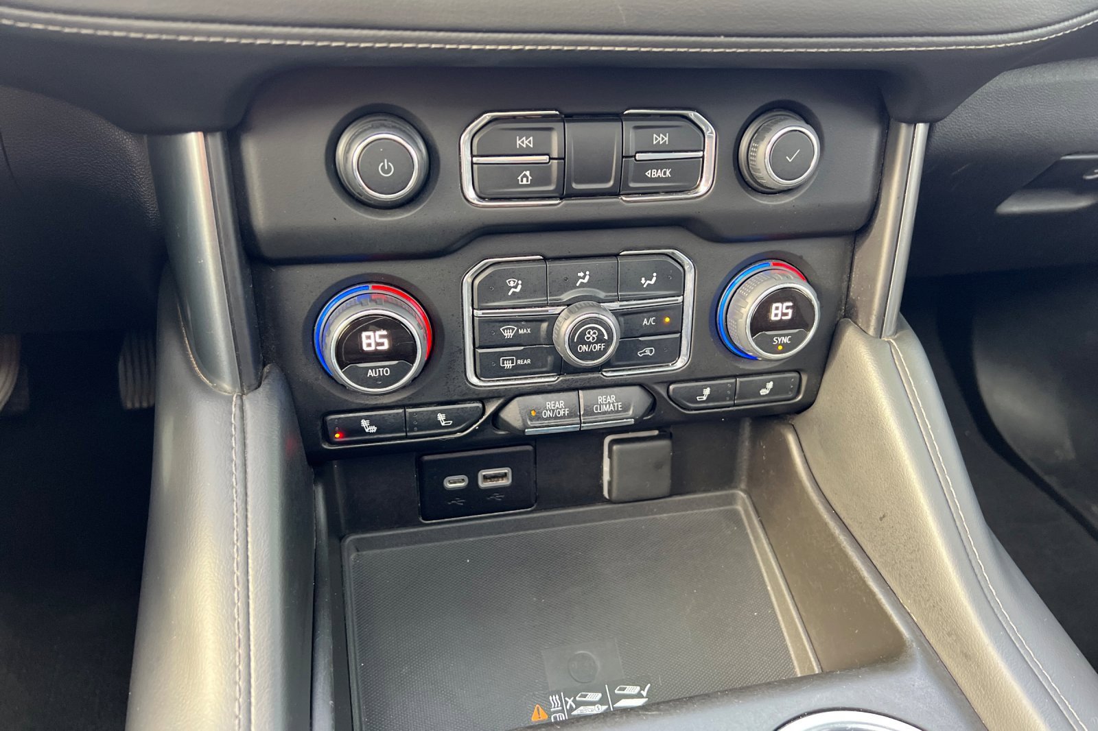 Used 2022 Chevrolet Suburban Z71 image 28