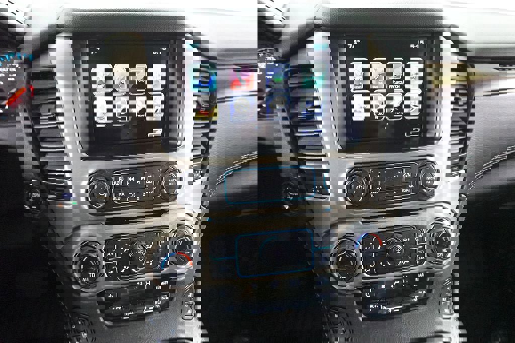 Used 2020 GMC Yukon Denali w/ Denali Ultimate Black Edition image 18