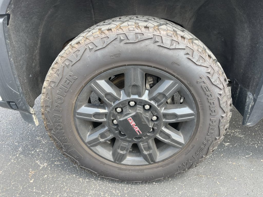 Used 2024 GMC Sierra 2500 AT4 w/ AT4 Premium Plus Package AWD/4WD image 10