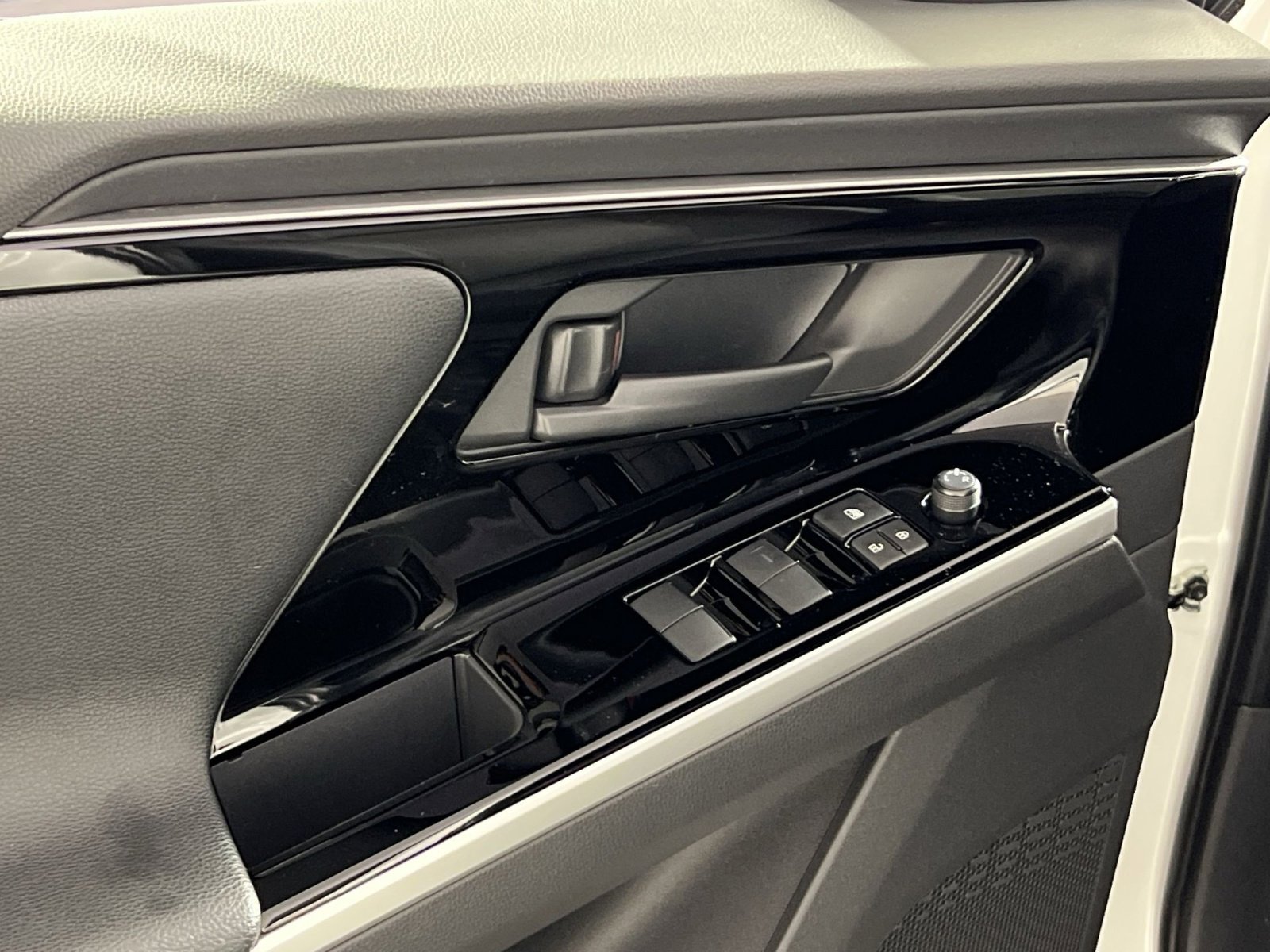 Used 2024 Toyota bZ4X XLE w/ Weather Package image 15