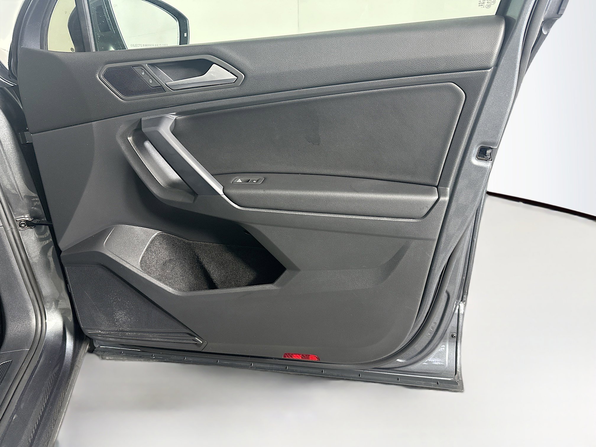 Used 2021 Volkswagen Tiguan SE FWD image 31