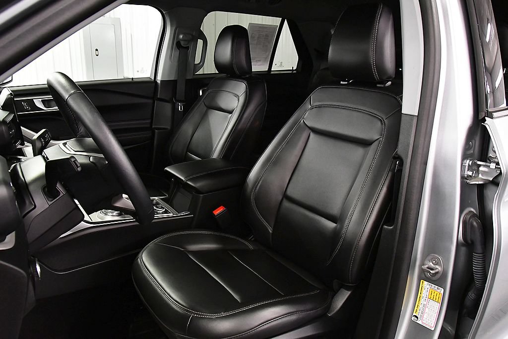 Used 2024 Ford Explorer XLT w/ Equipment Group 202A AWD/4WD image 29