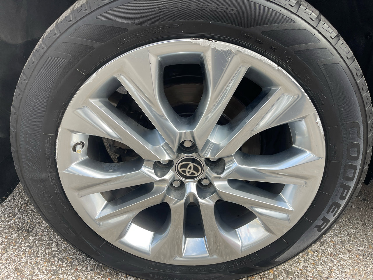 Used 2021 Toyota Highlander Limited image 12