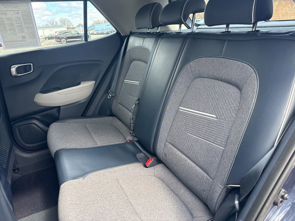 Used 2021 Hyundai Venue image 34