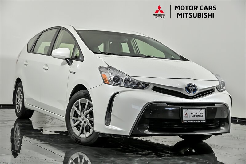 Used 2017 Toyota Prius V Four FWD video 1