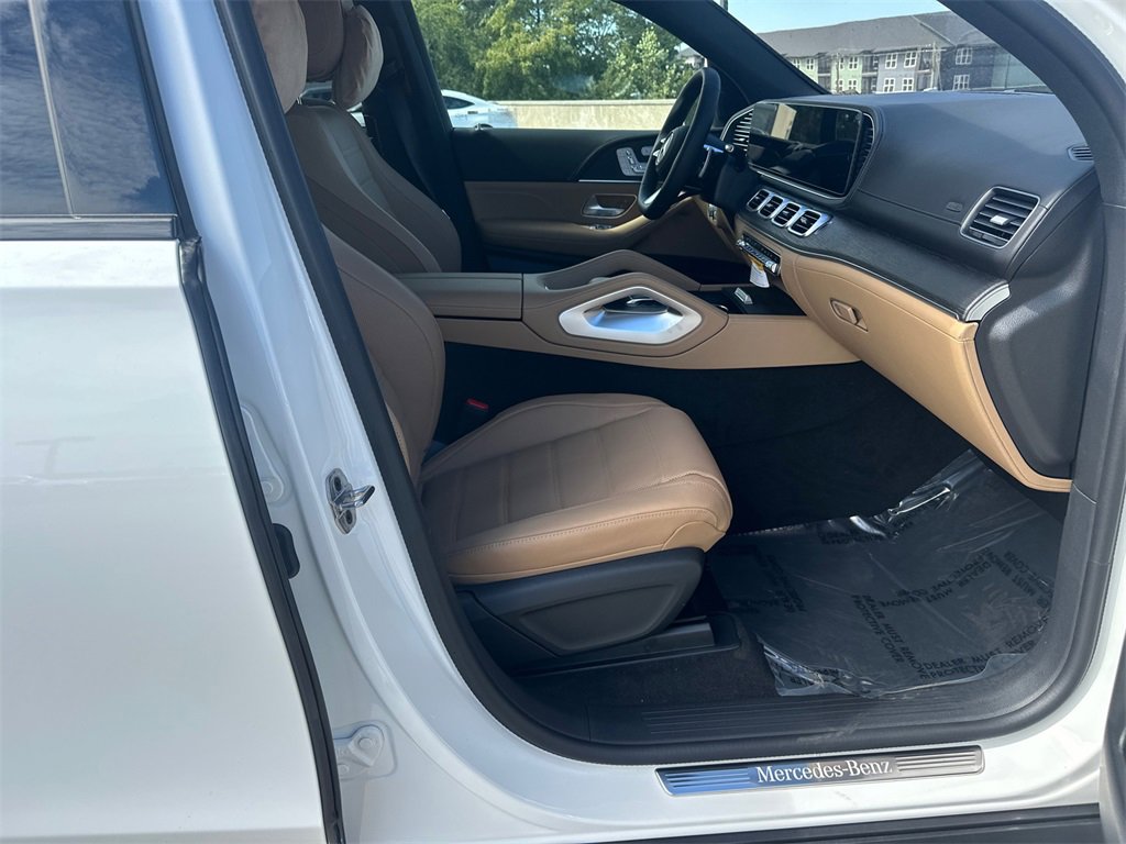 New 2026 Mercedes-Benz GLS 580 4MATIC image 15