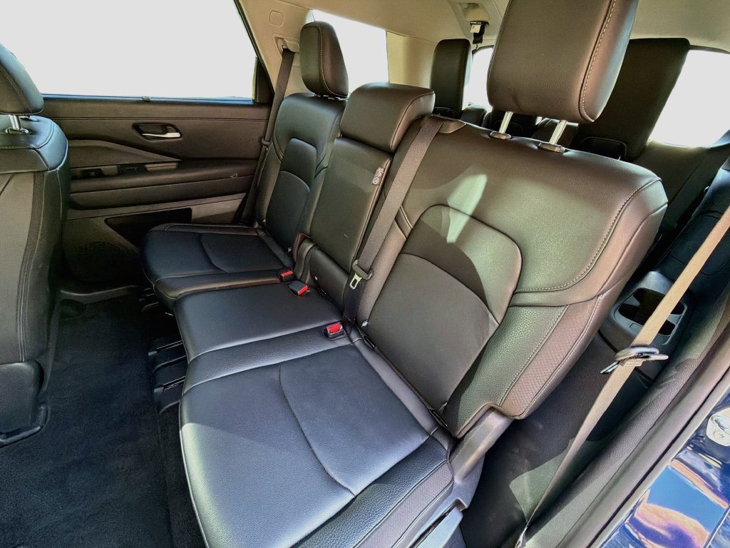 Used 2025 Nissan Pathfinder SL AWD/4WD image 26