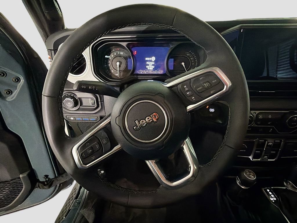 Used 2025 Jeep Wrangler Unlimited Sahara AWD/4WD image 11