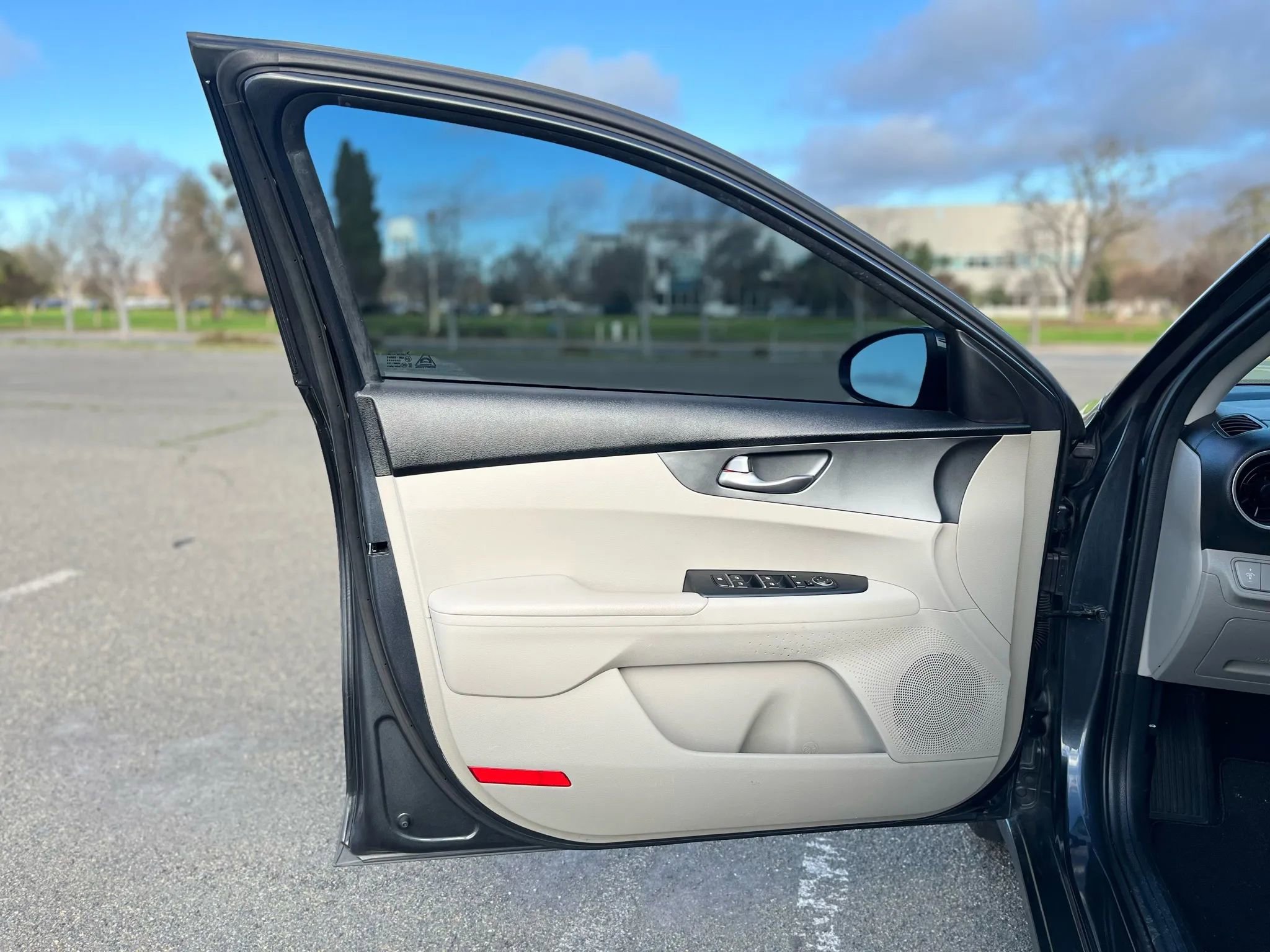 Used 2019 Kia Forte LXS FWD image 9