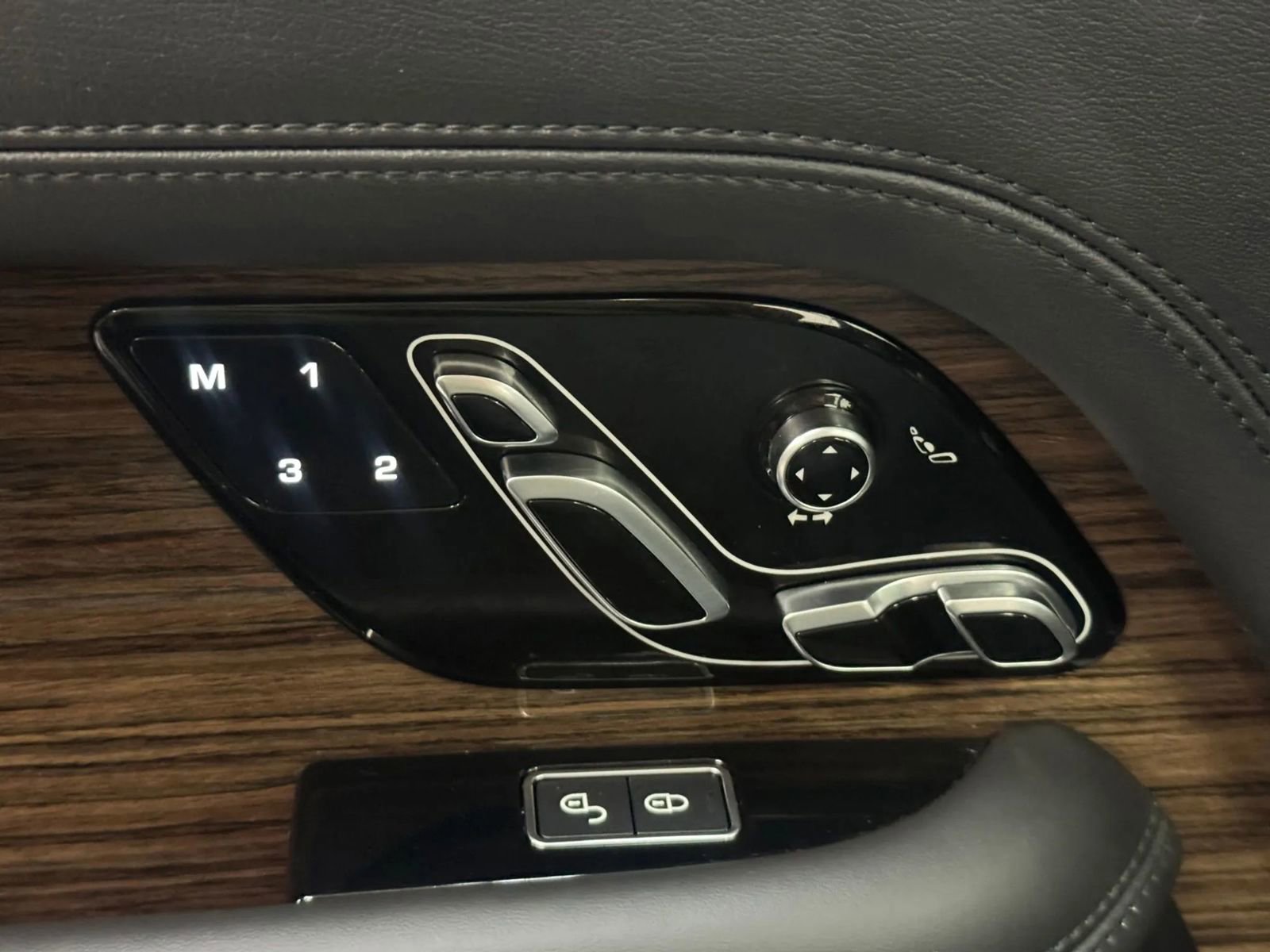 Used 2019 Land Rover Range Rover HSE AWD/4WD image 28