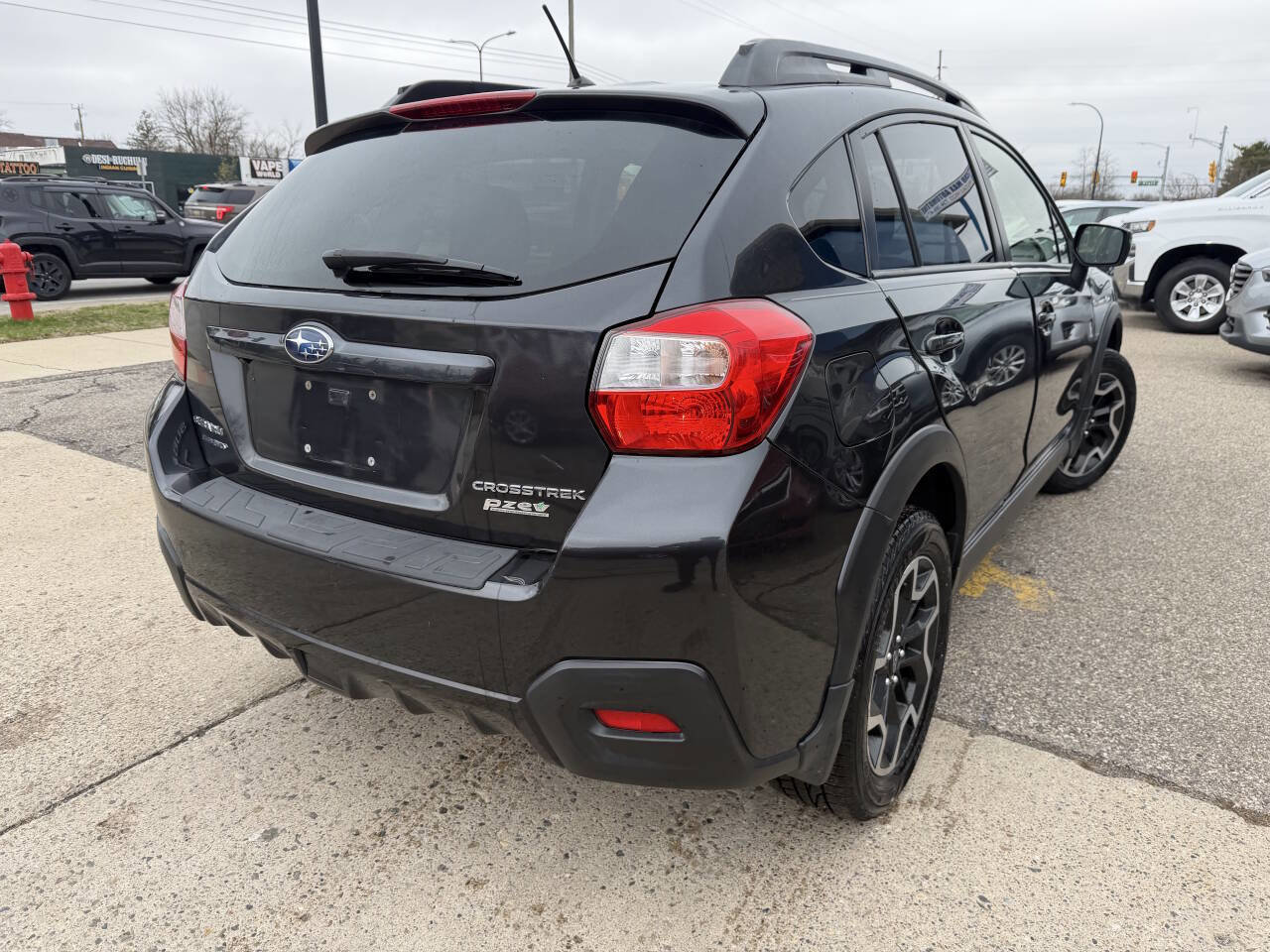 Used 2016 Subaru Crosstrek 2.0i Premium w/ Moonroof Package AWD/4WD image 8