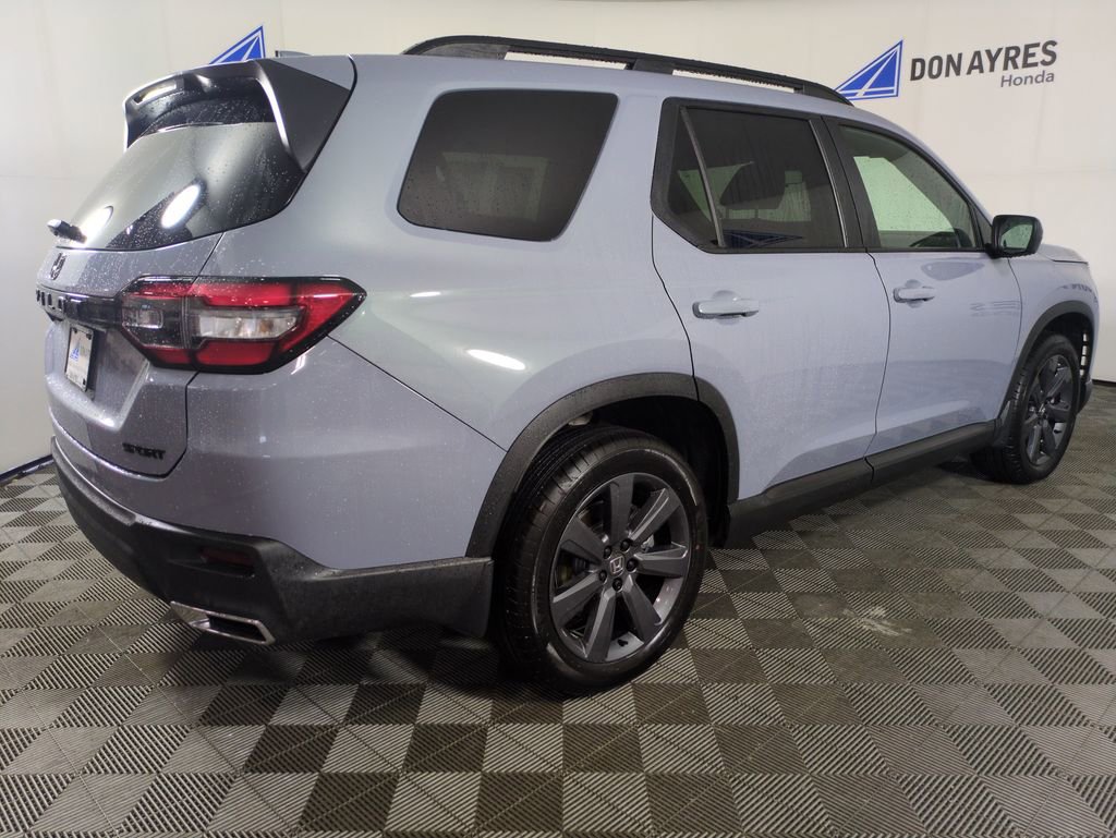 Used 2025 Honda Pilot Sport image 9