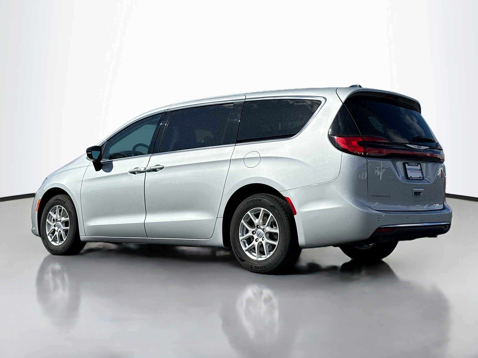Used 2024 Chrysler Pacifica Touring-L FWD image 14