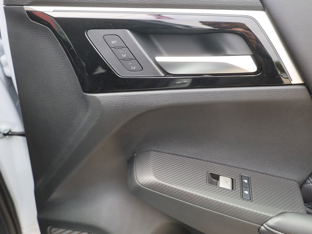 New 2025 Mitsubishi Outlander SEL image 16
