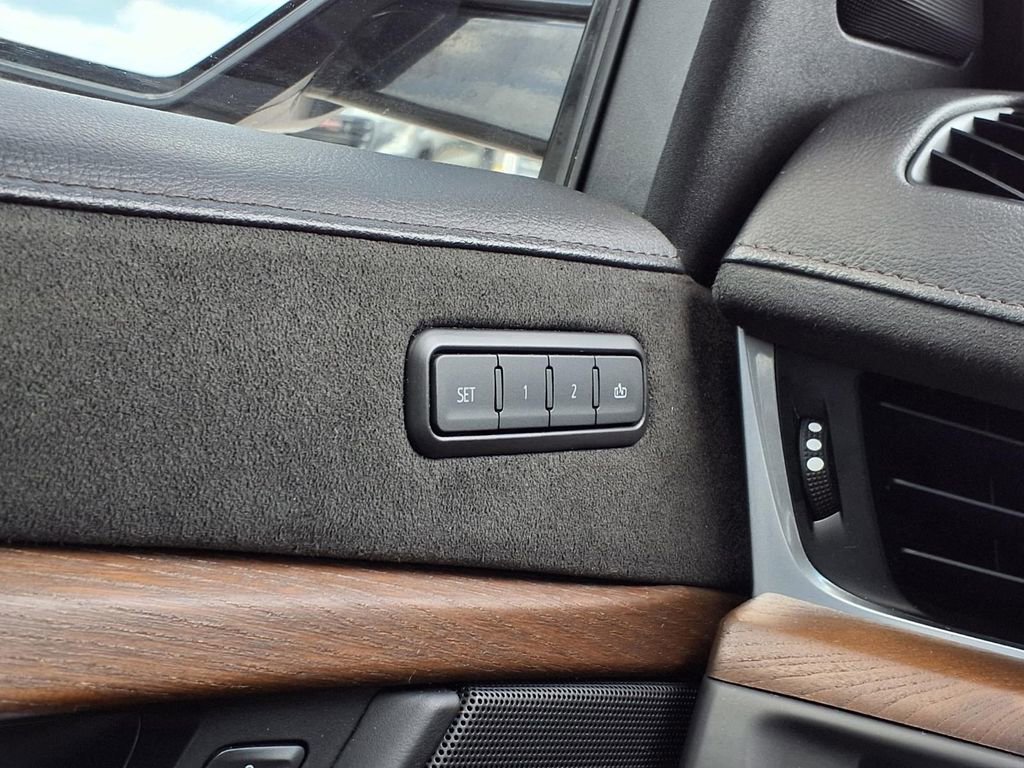Used 2020 Cadillac Escalade Premium Luxury AWD/4WD image 39