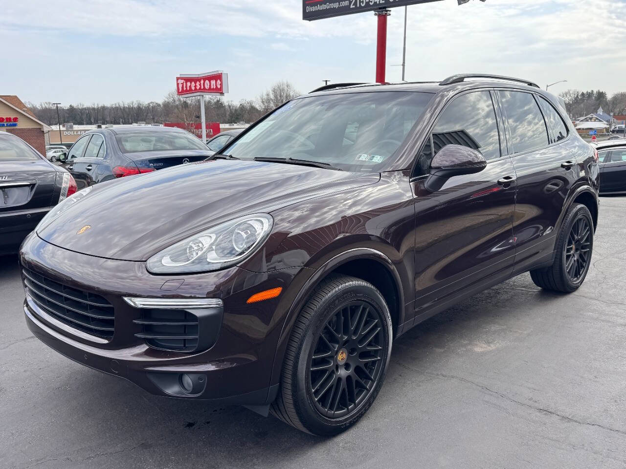 Used 2017 Porsche Cayenne Platinum Edition image 4