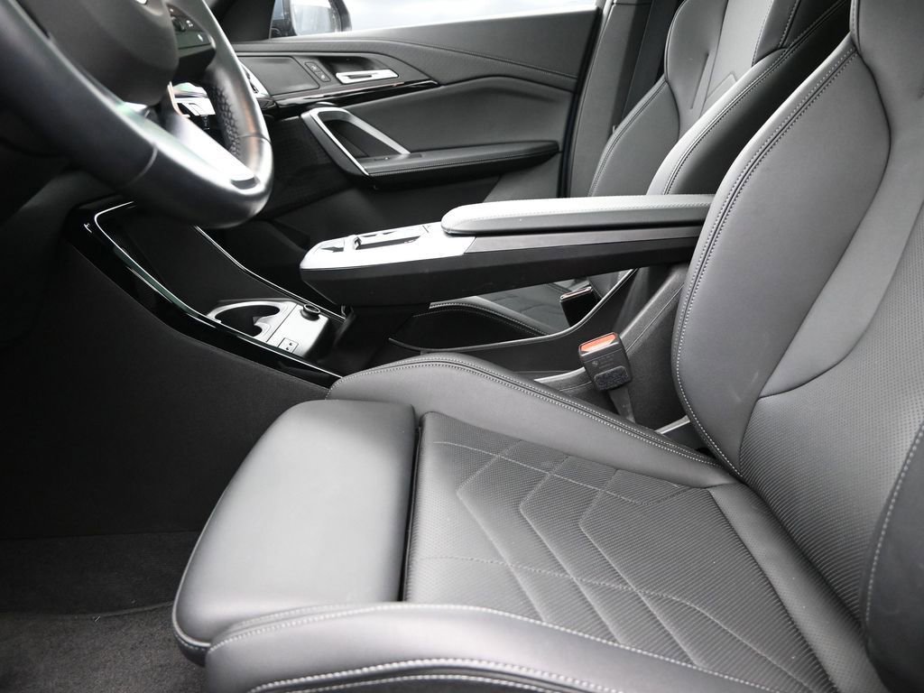 Certified 2025 BMW X2 xDrive28i image 13