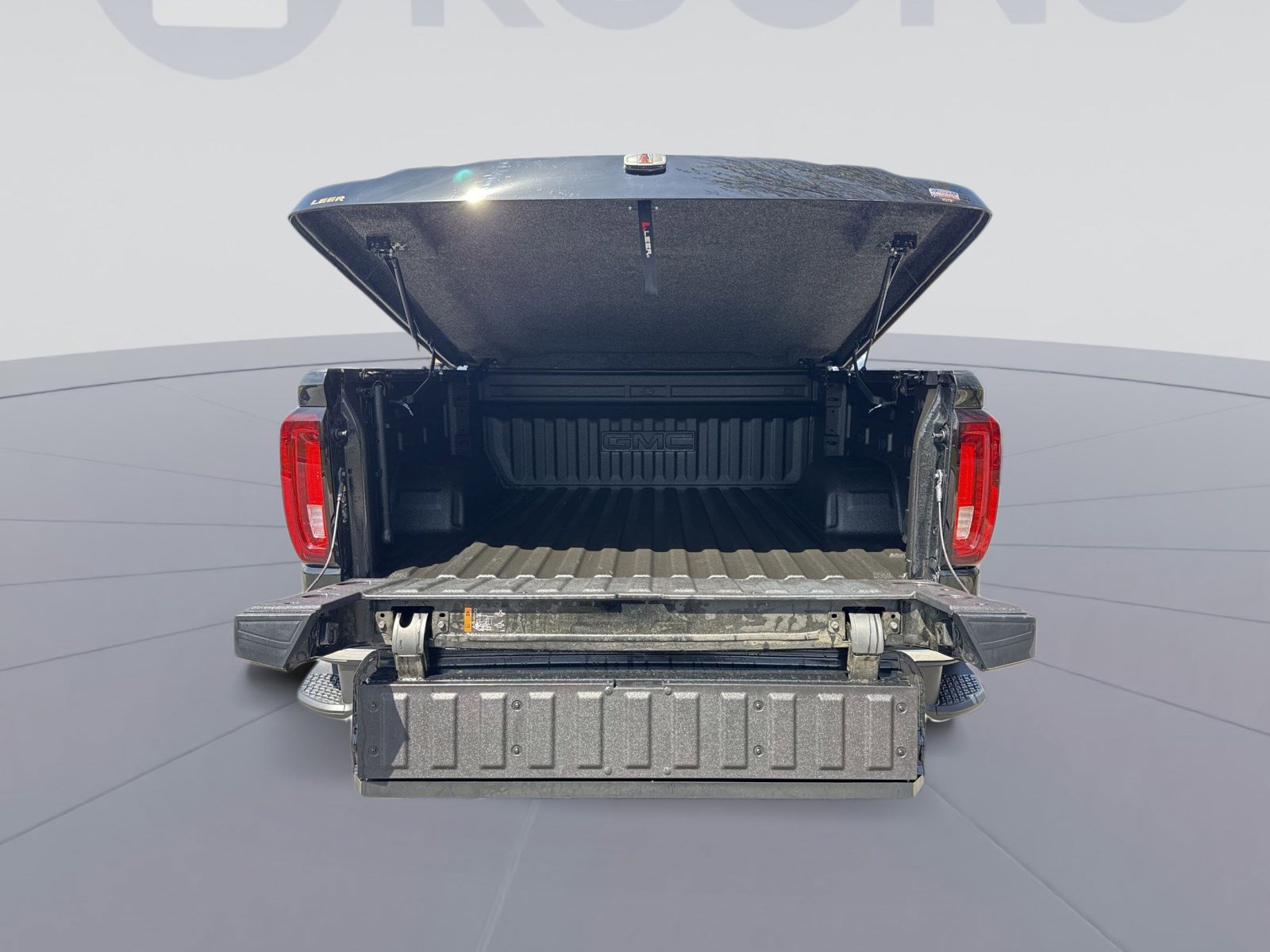 Used 2024 GMC Sierra 1500 SLT w/ SLT Premium Plus Package image 23