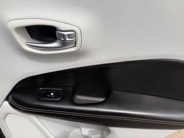 Used 2021 Jeep Compass Latitude w/ Convenience Group FWD image 33