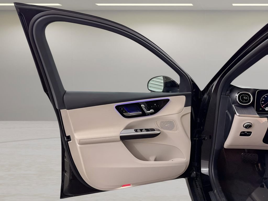 Used 2025 Mercedes-Benz GLC 300 GLC 300 image 9