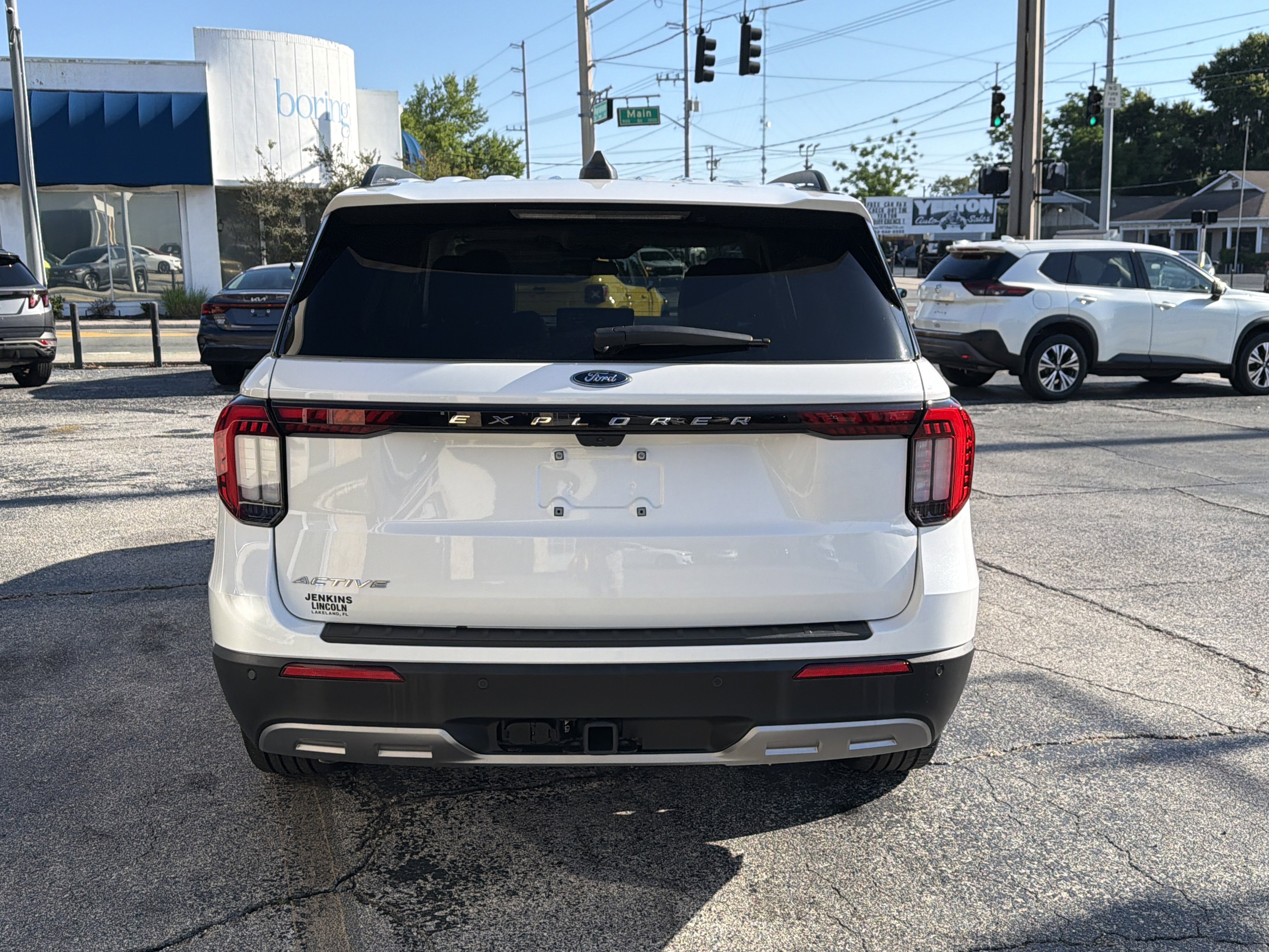 Used 2025 Ford Explorer Active w/ Active Comfort Package RWD image 4