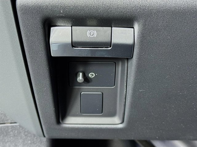 Used 2026 Land Rover Defender 130 X-Dynamic SE image 10