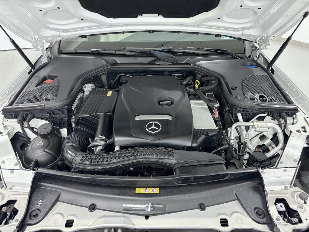Used 2017 Mercedes-Benz E 300 4MATIC image 11