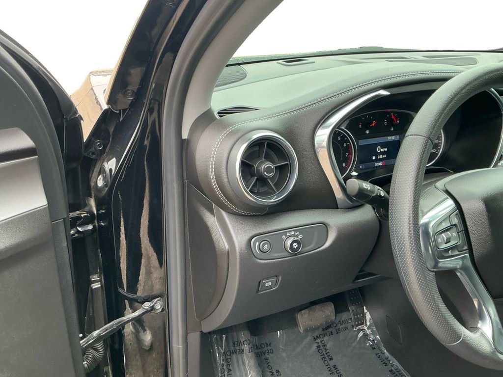 Used 2025 Chevrolet Blazer LT image 23