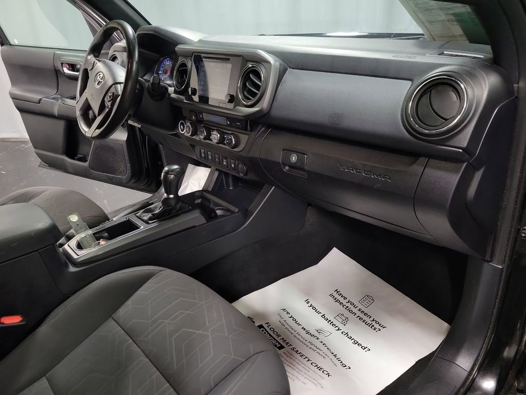 Used 2016 Toyota Tacoma TRD Off-Road w/ Premium & Technology Package image 23