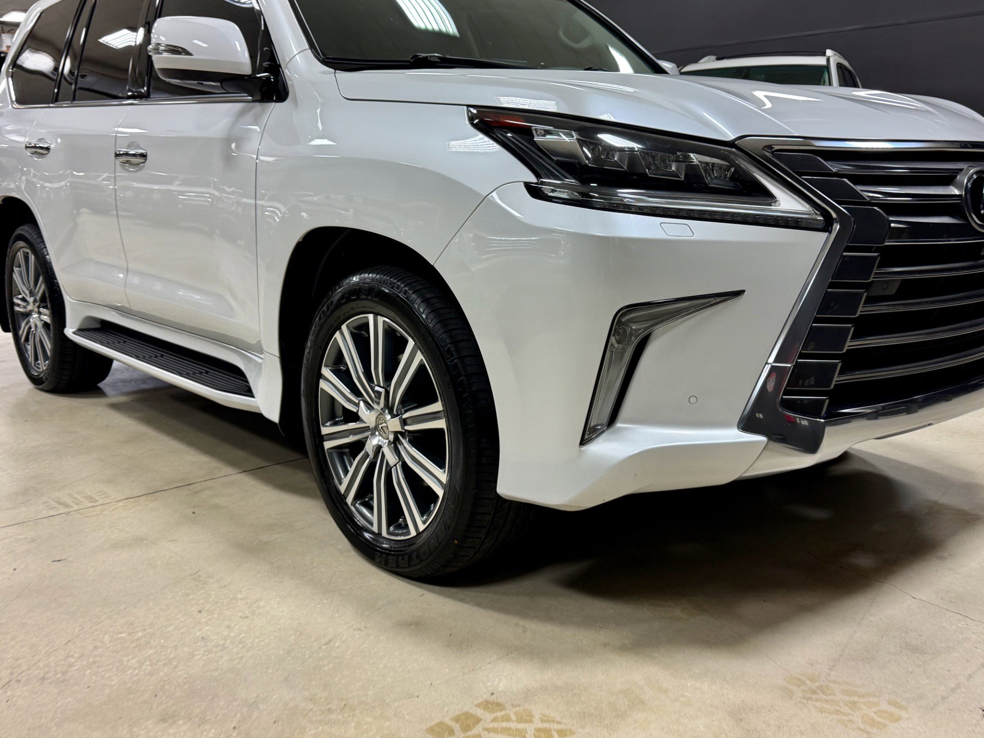 Used 2016 Lexus LX 570 4WD image 12
