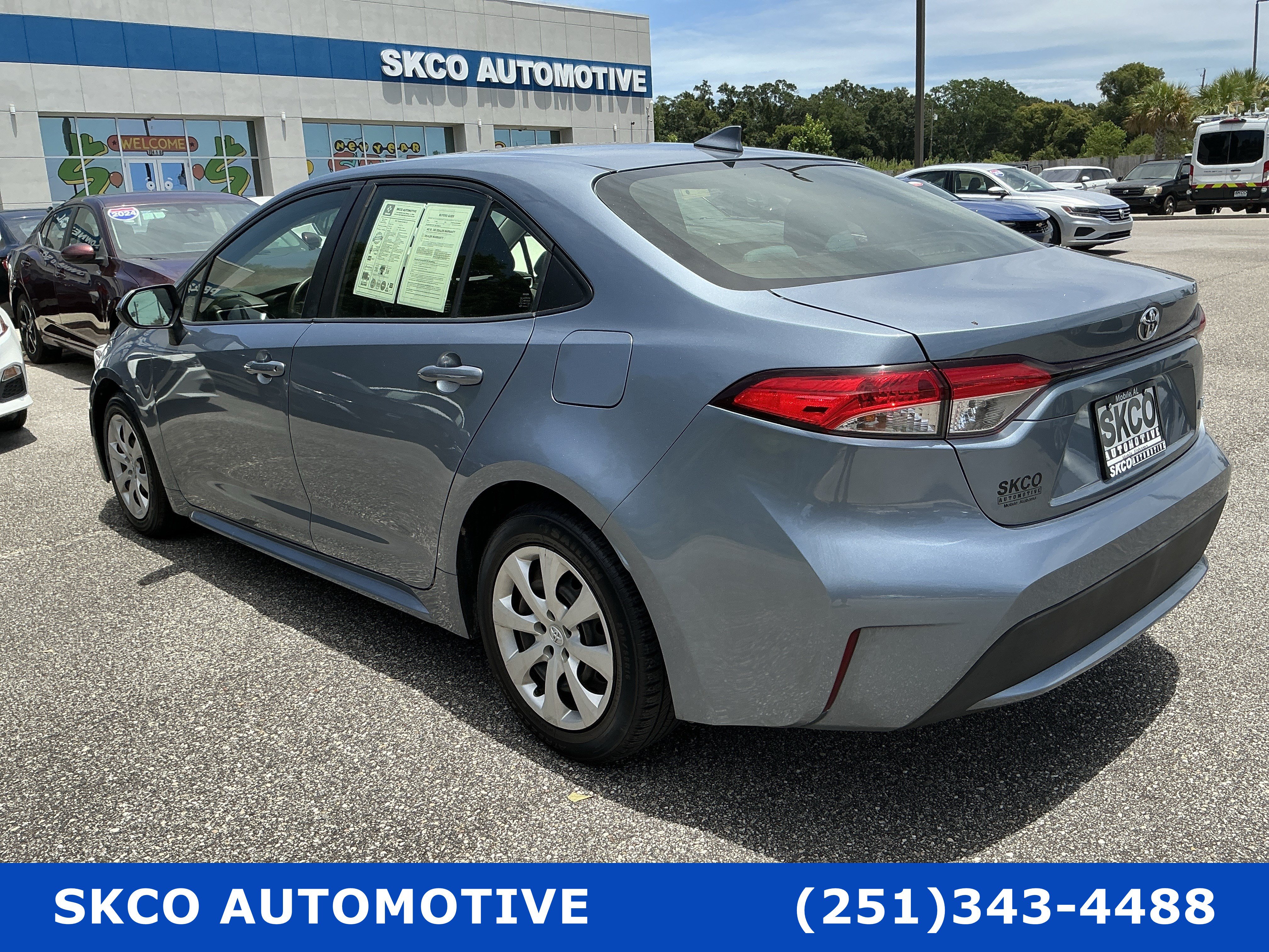 Used 2021 Toyota Corolla LE FWD image 3