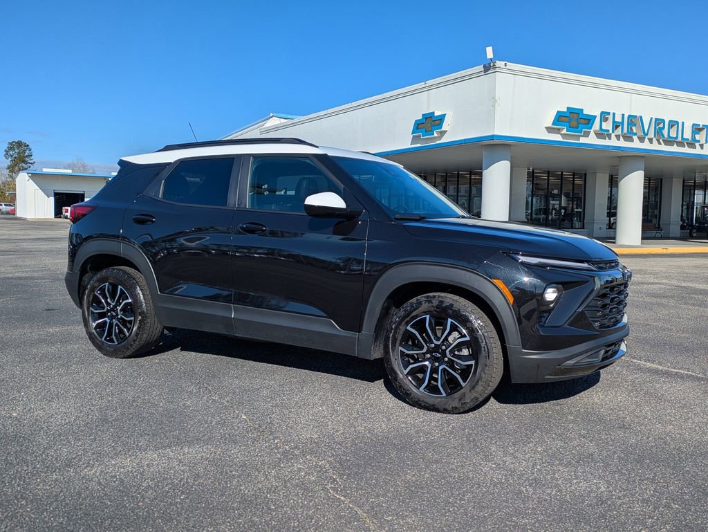 Used 2025 Chevrolet TrailBlazer ACTIV w/ Convenience Package image 2