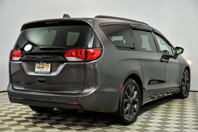 Used 2018 Chrysler Pacifica Touring-L Plus image 6