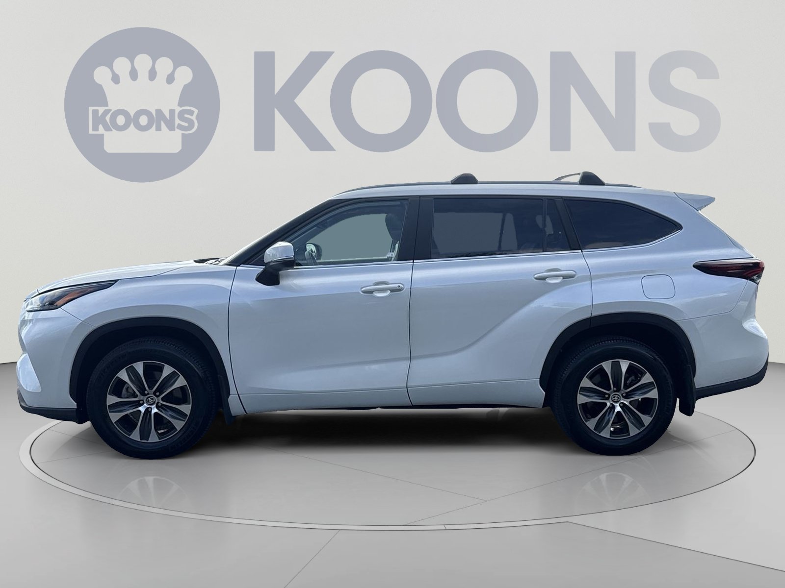 Used 2025 Toyota Highlander XLE AWD/4WD image 7