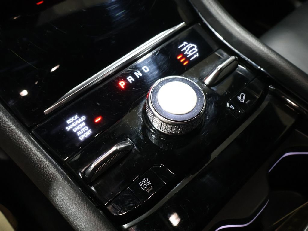 Certified 2022 Jeep Grand Cherokee Overland w/ Luxury Tech Group IV image 31