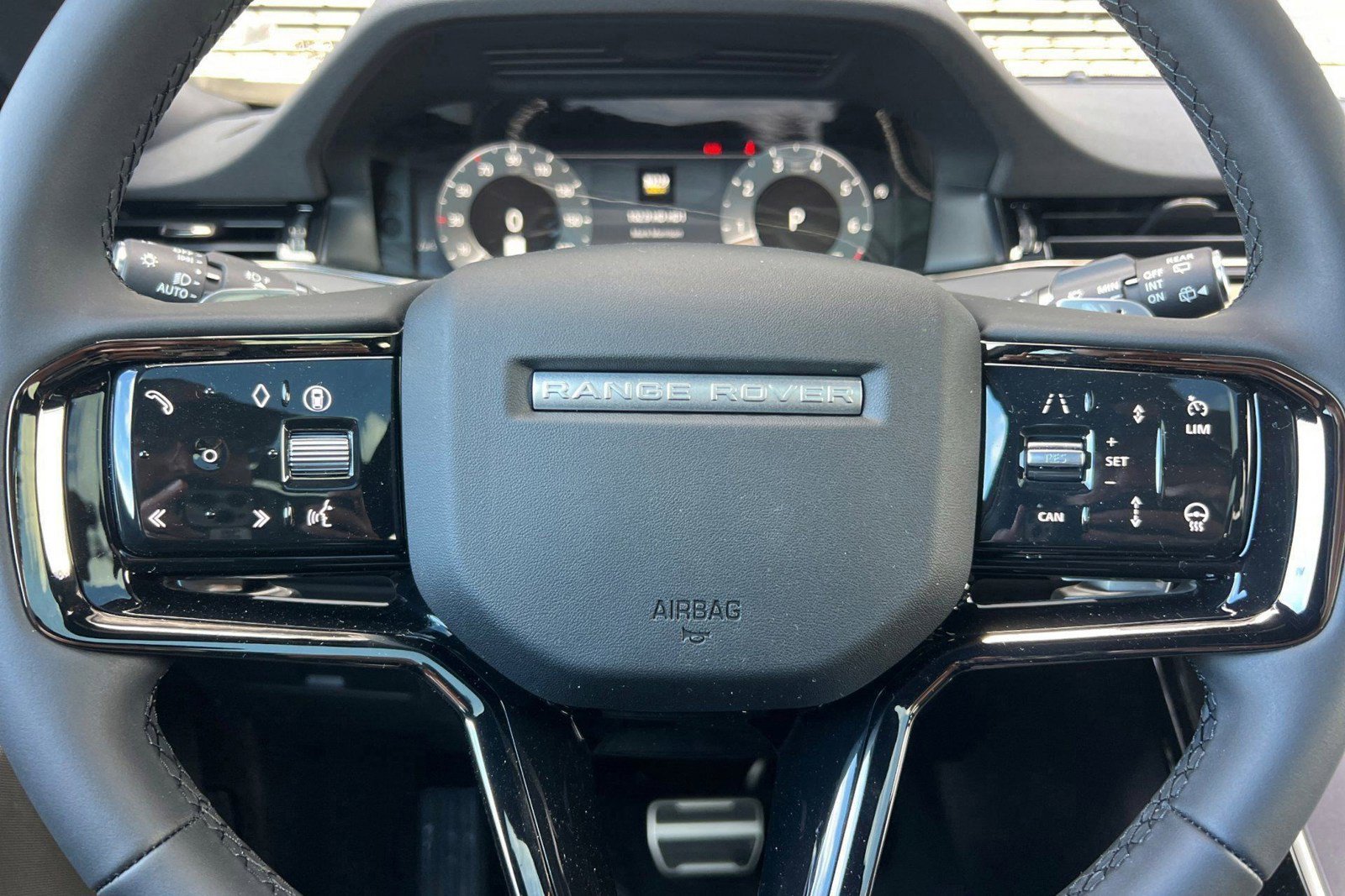 New 2026 Land Rover Range Rover Evoque Dynamic SE AWD/4WD image 13