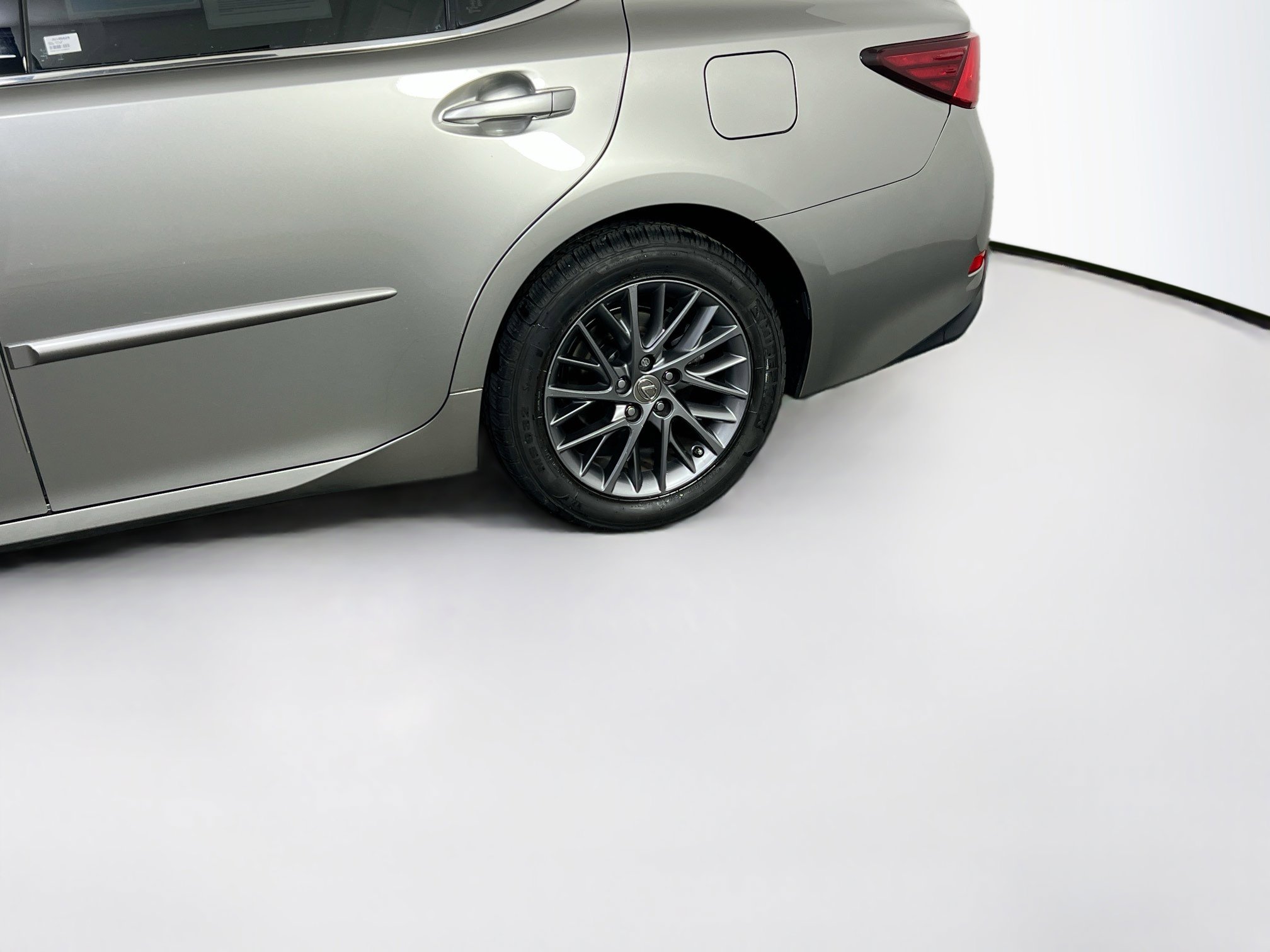 Used 2018 Lexus ES 350 w/ Navigation System Package image 30