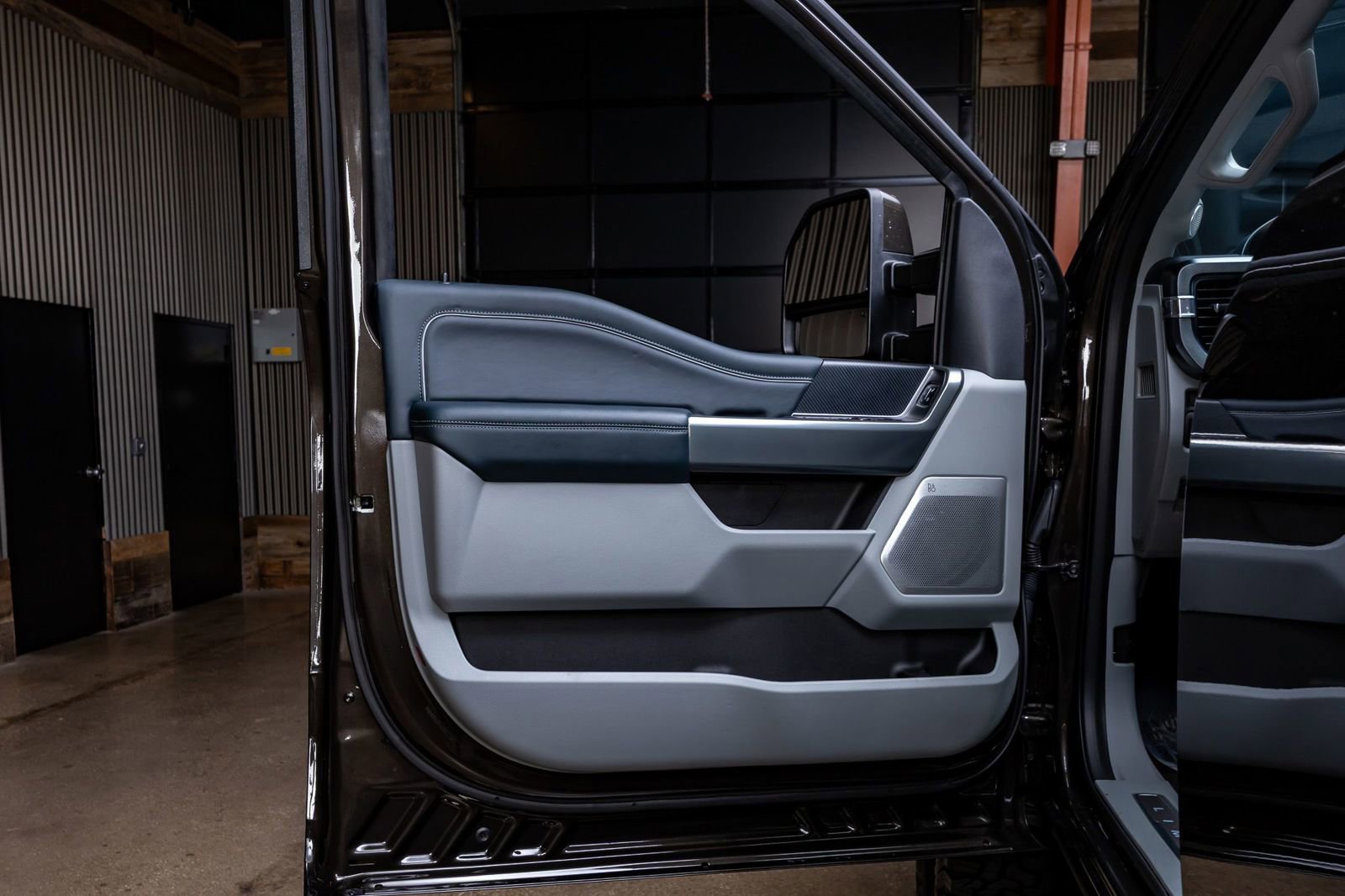 Used 2024 Ford F250 Limited w/ FX4 Off-Road Package image 32